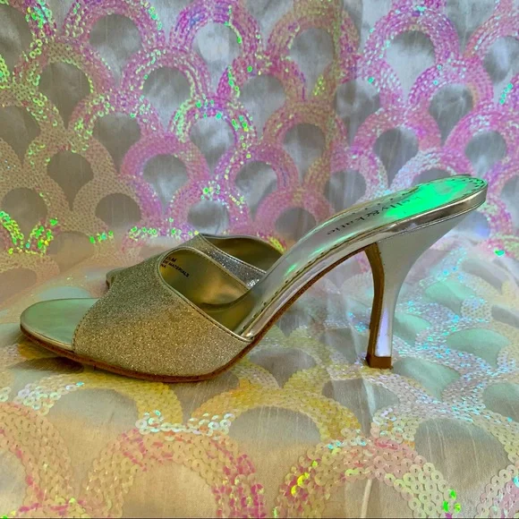 Kelly & Katie Silver Glitter Barbie Kitten Heel Mules Size 9.5M - Picture 3 of 11